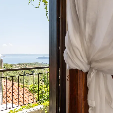 Oreiades Guesthouse 4*