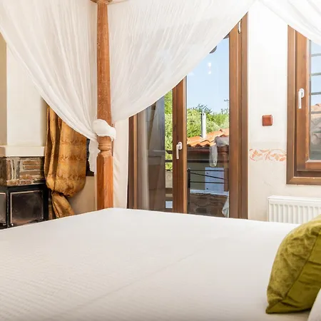 Oreiades Guesthouse Гостевой дом Парфенон