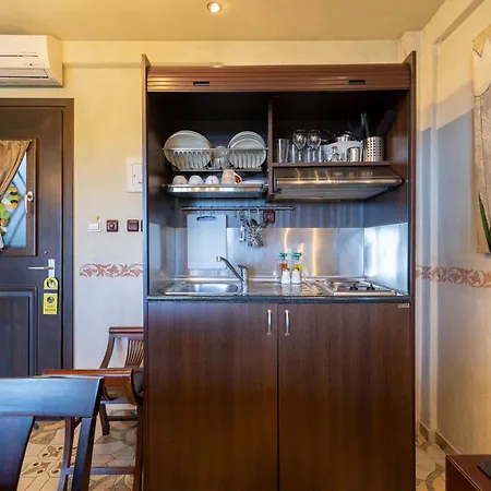 Oreiades Guesthouse 4*